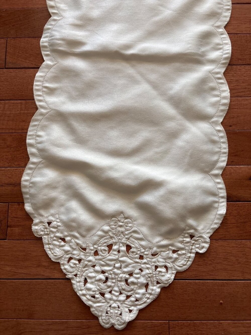 Cream Linen Table Runner 67x13" Scalloped Edges Vintage